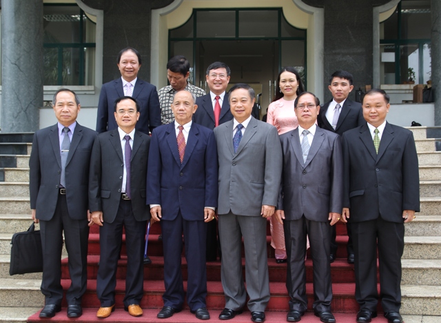 Chairman of the Government Committee for Religious Affairs receives the delegation from the Central Committee of Lao Front for National Construction